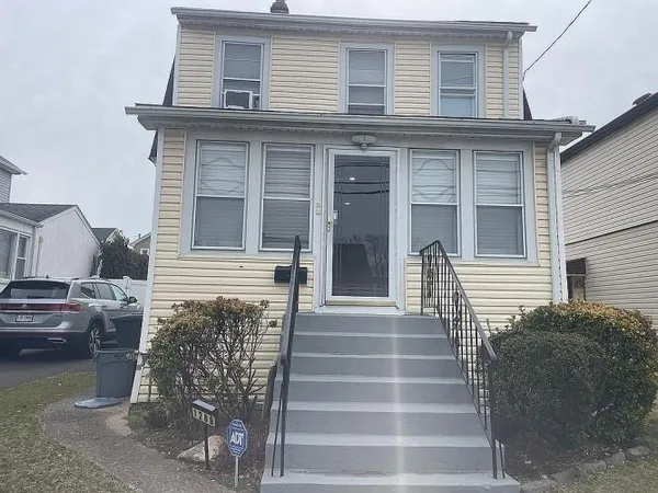 $929,000 | 1269 Waverly Street, Hewlett, NY 11557