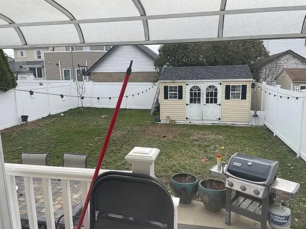 $929,000 | 1269 Waverly Street, Hewlett, NY 11557