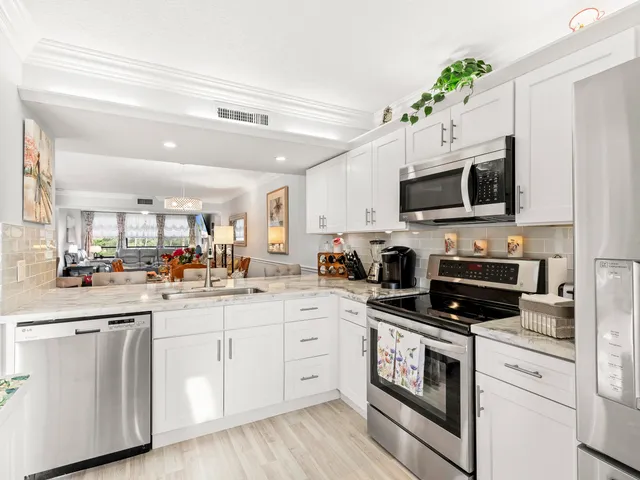 $335,000 | 6073 Balboa Circle, Unit 403, Boca Raton, FL 33433