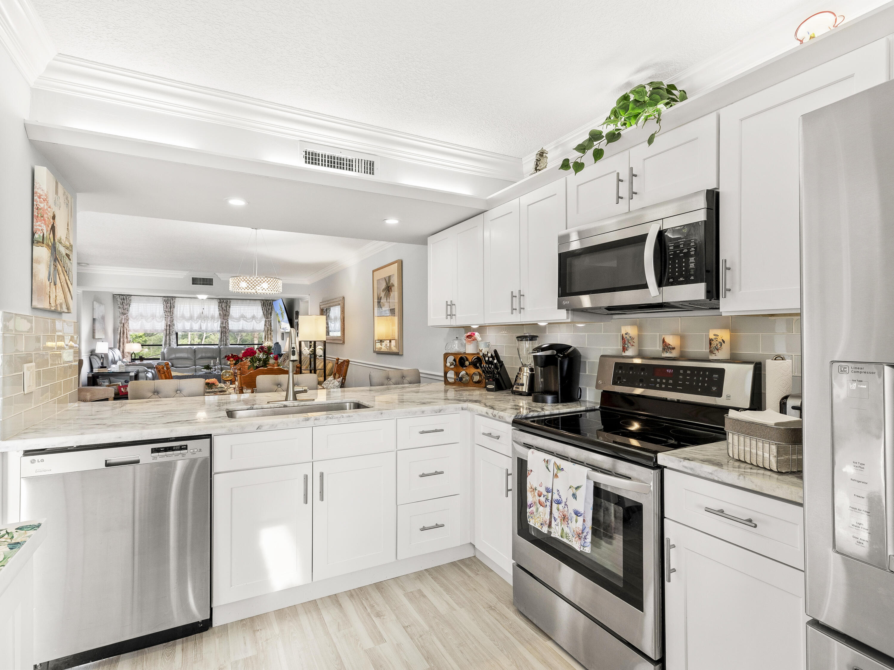 6073 Balboa Circle, Unit 403 Boca Raton, FL 33433 - Photo 3 of 24 20241226-CW5A2652