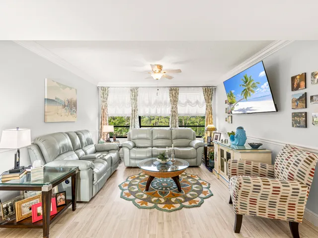 $335,000 | 6073 Balboa Circle, Unit 403, Boca Raton, FL 33433