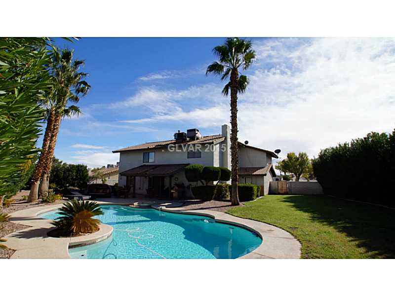 6890 Patayan Road Las Vegas, NV 89146 - Photo 10 of 34 Swimming Pool/Hot Tub/Sauna.