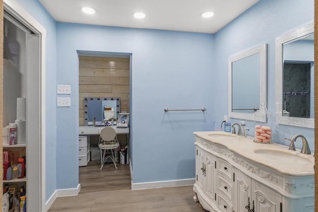 19917 County Road 4145 Lindale, TX 75771 - Photo 12 of 26 Bathroom