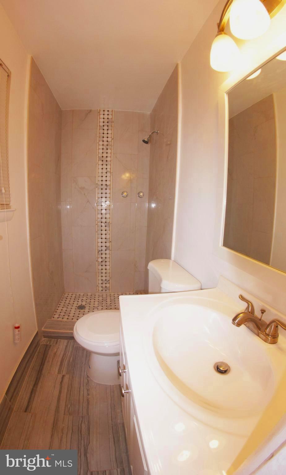 7101 Larrlyn Drive Springfield, VA 22151 - Photo 23 of 30 Bath (Master)