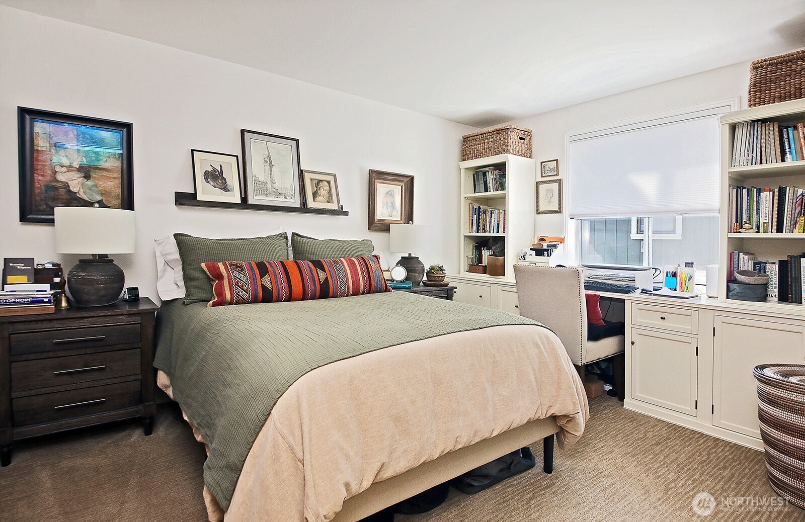 424 Island View Lane Langley, WA 98260 - Photo 20 of 39 a bed room with a bed and a book shelf