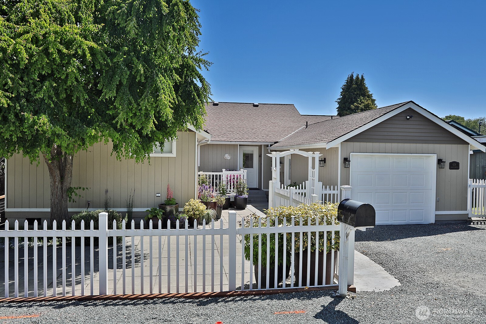424 Island View Lane Langley, WA 98260 - Photo 2 of 39 a front view of house with yard and green space