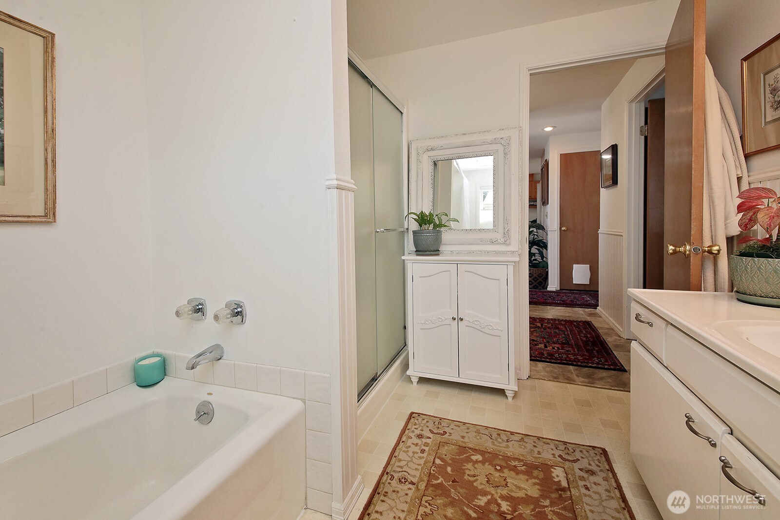424 Island View Lane Langley, WA 98260 - Photo 24 of 39 a bathroom with a tub sink and mirror