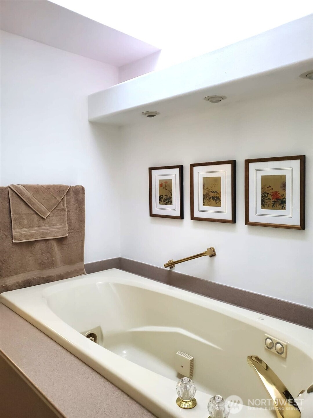 424 Island View Lane Langley, WA 98260 - Photo 27 of 39 a bathroom with a tub and a shower