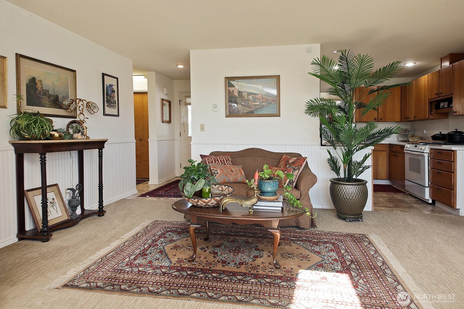 424 Island View Lane Langley, WA 98260 - Photo 9 of 39 a living room with furniture potted plant and a table