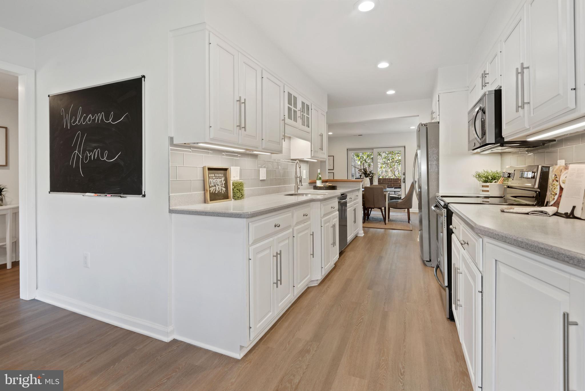 11611 Hunters Green Court Reston, VA 20191 - Photo 3 of 38 Kitchen