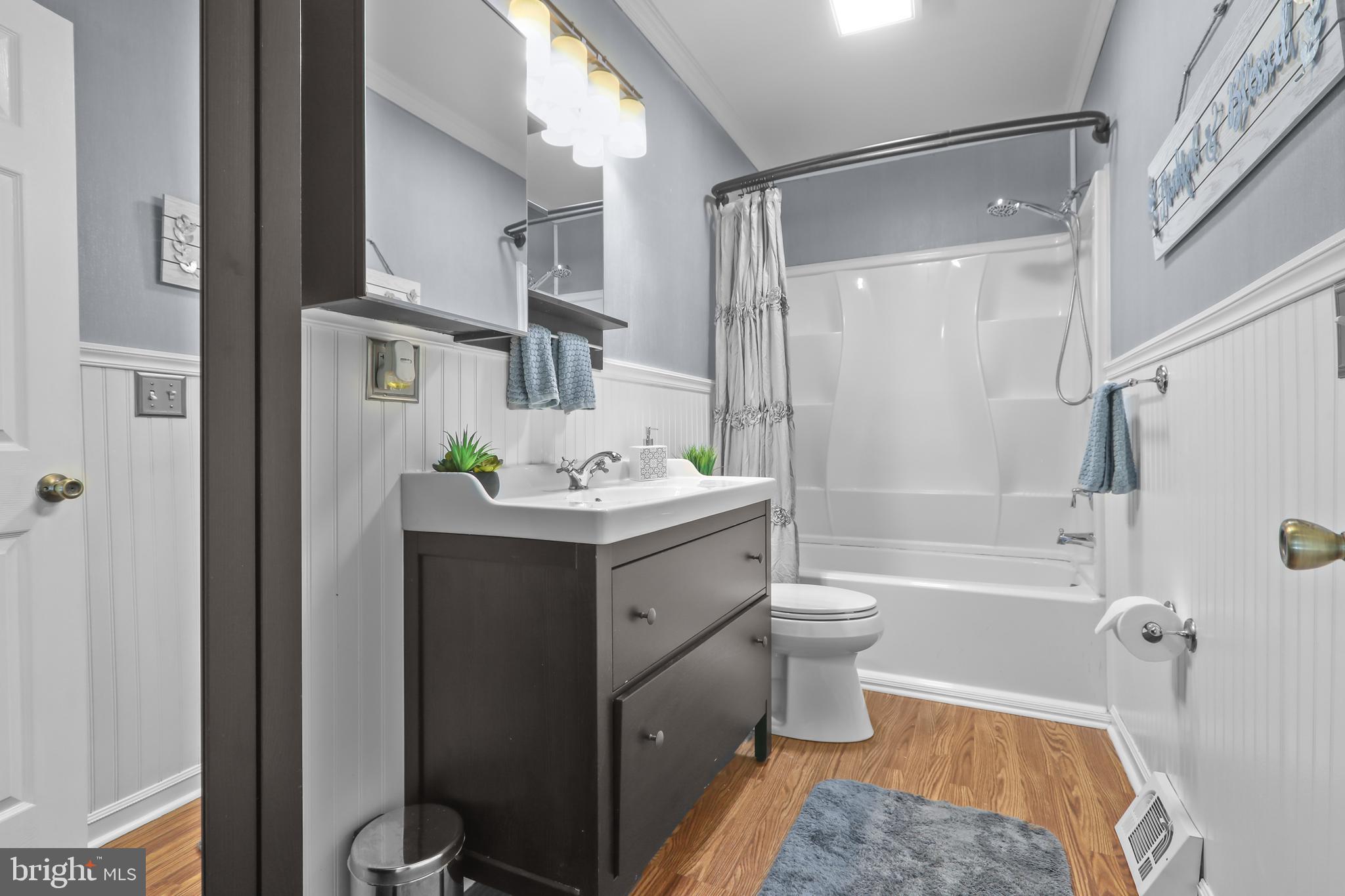 7007 Dunhill Road Dundalk, MD 21222 - Photo 18 of 32 Upgraded Tub Surround w/built-in Shelves