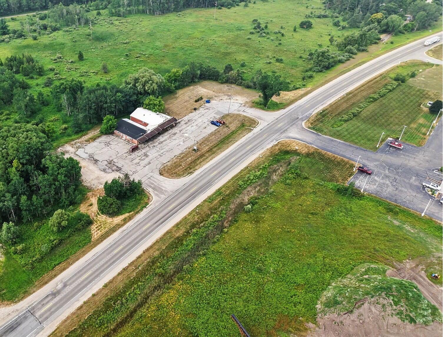 20221 Highway 10 Reed City, MI 49677 - Photo 4 of 36 004_file_1368