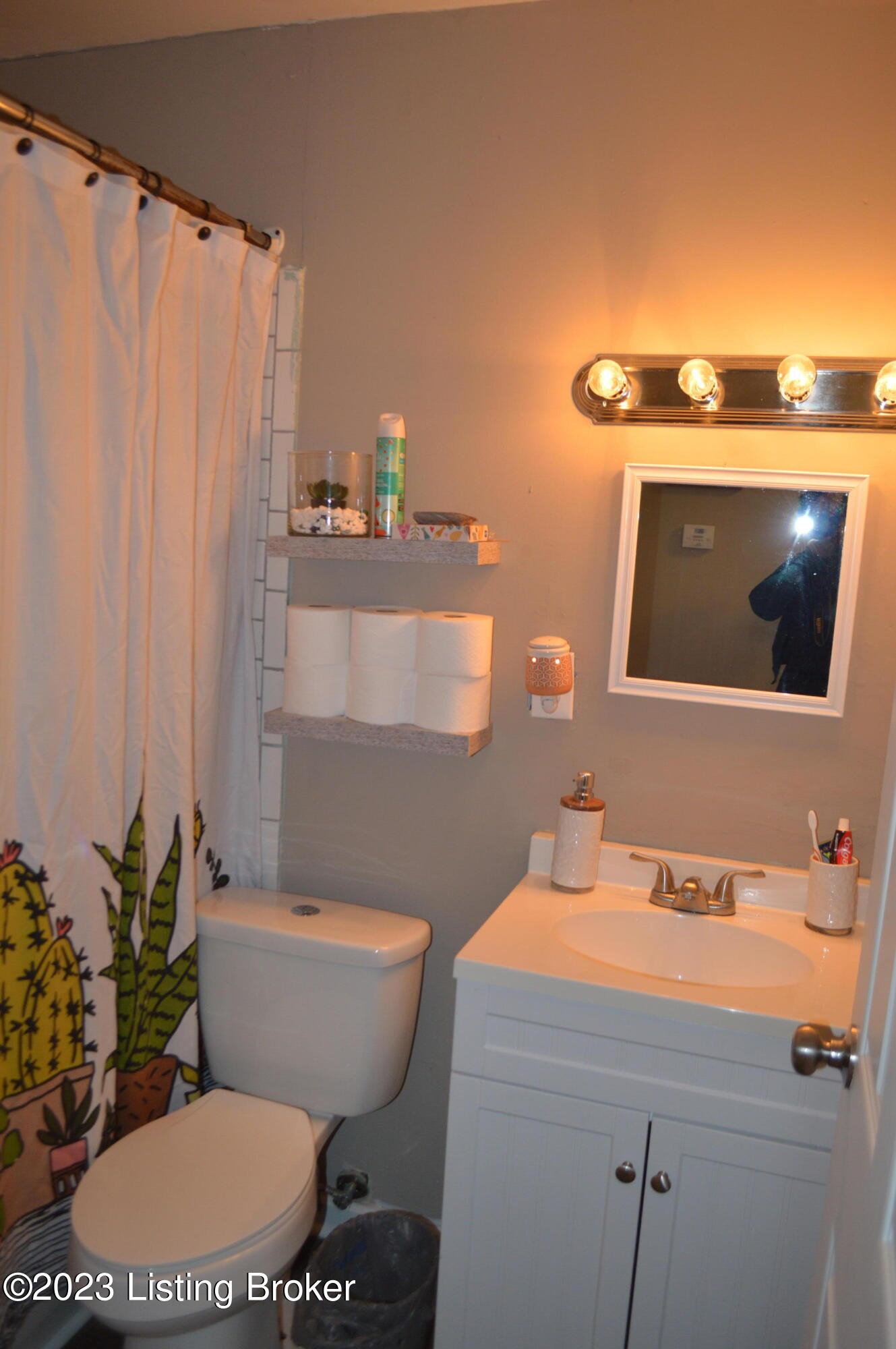9708 Gandy Road Louisville, KY 40272 - Photo 10 of 19 DSC_0470