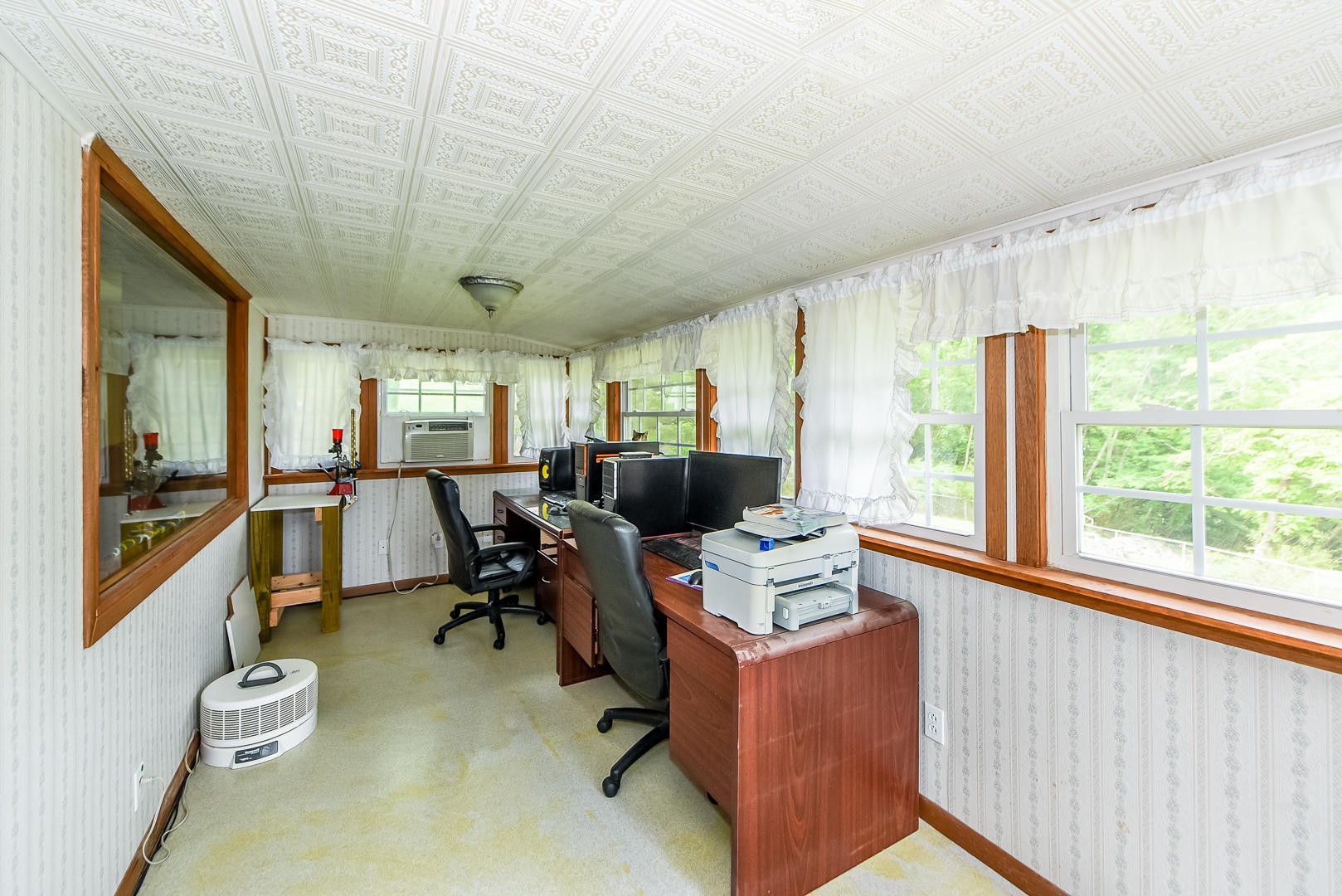 104 East Price Road Oak Ridge, TN 37830 - Photo 13 of 16 a room with furniture and a window