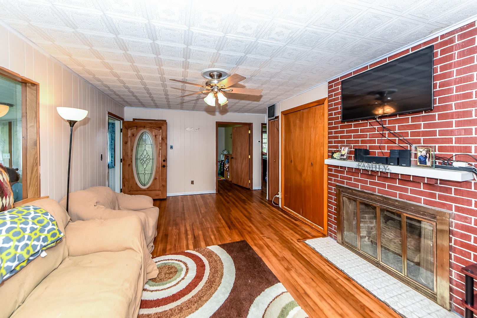 104 East Price Road Oak Ridge, TN 37830 - Photo 2 of 16 a living room with furniture and a fireplace