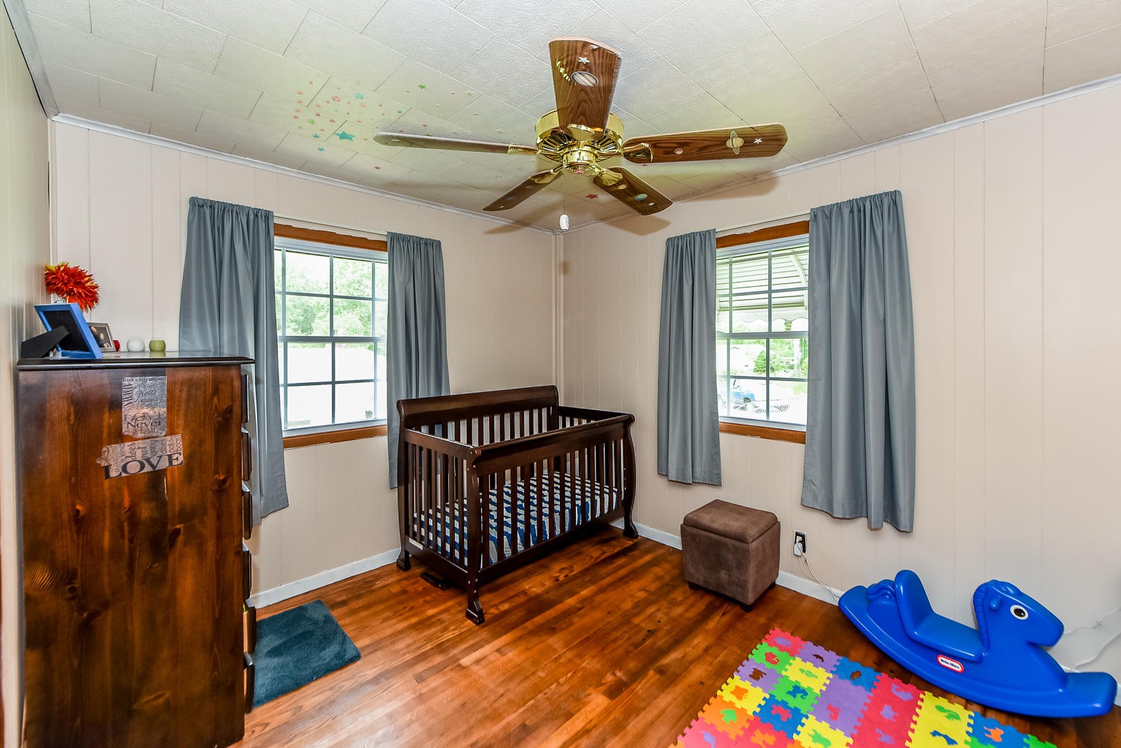 104 East Price Road Oak Ridge, TN 37830 - Photo 8 of 16 a bedroom with furniture and window