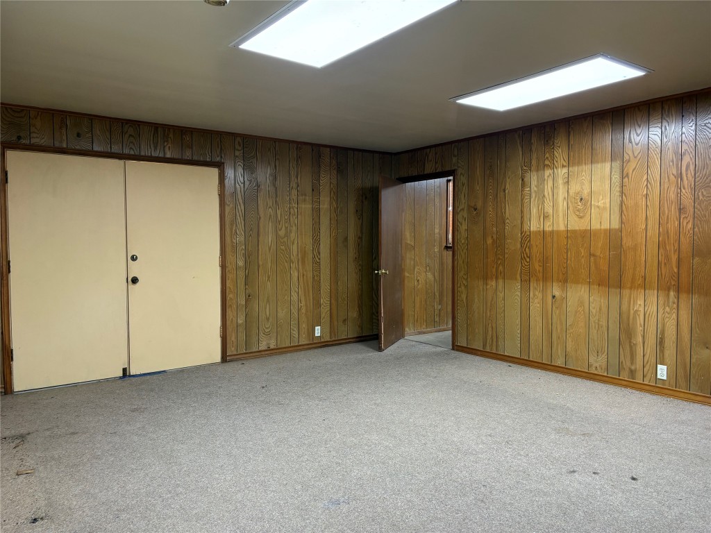 784 Highway 183 Highway Refugio, TX 78377 - Photo 18 of 20 an empty room with sliding door
