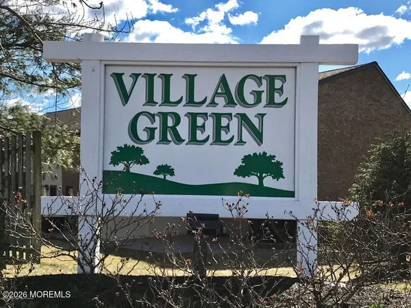 a street sign that is on a brick wall
