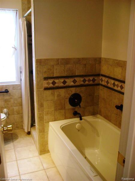 685 Vernier Road Grosse Pointe, MI 48236 - Photo 10 of 24 Custom Tub
