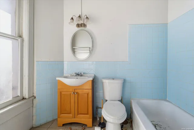 a view of a pathway with a yard