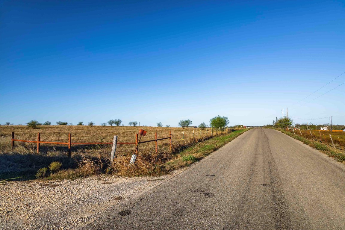 3191 County Road 463 Elgin, TX 78621 - Photo 27 of 33 a view of a terrace