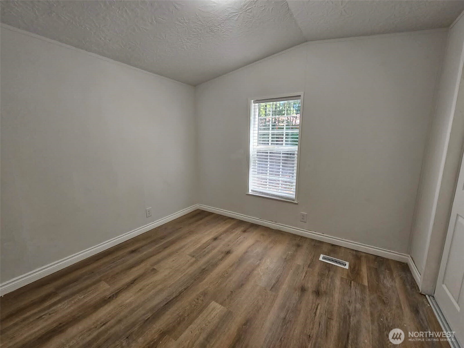 100 East Kilmarnock Road Shelton, WA 98584 - Photo 4 of 9