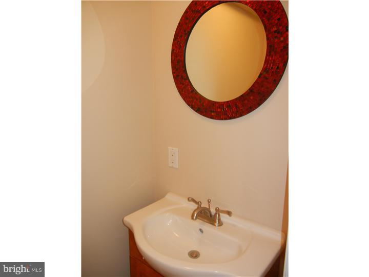 147 Summit Road Springfield, PA 19064 - Photo 17 of 25 Bathroom