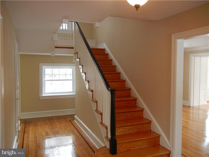 147 Summit Road Springfield, PA 19064 - Photo 3 of 25 Foyer