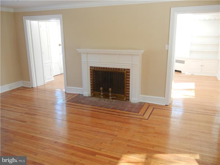 147 Summit Road Springfield, PA 19064 - Photo 4 of 25 Living Room