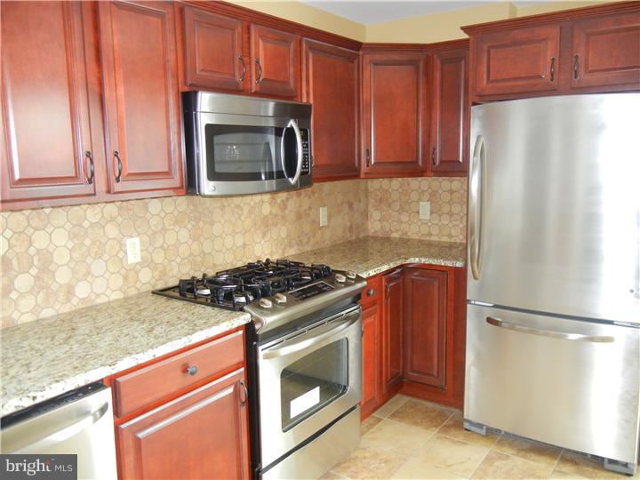 147 Summit Road Springfield, PA 19064 - Photo 9 of 25 Kitchen