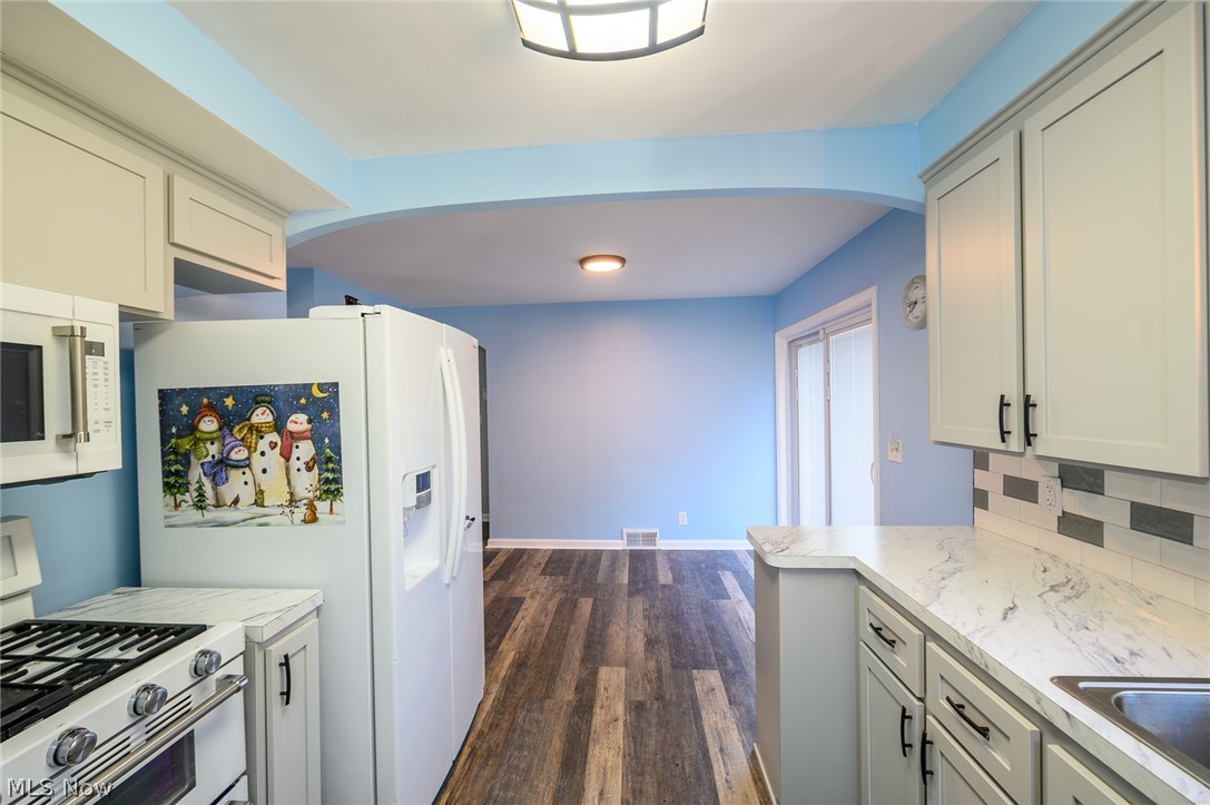 11247 Snow Road Parma Heights, OH 44130 - Photo 10 of 35