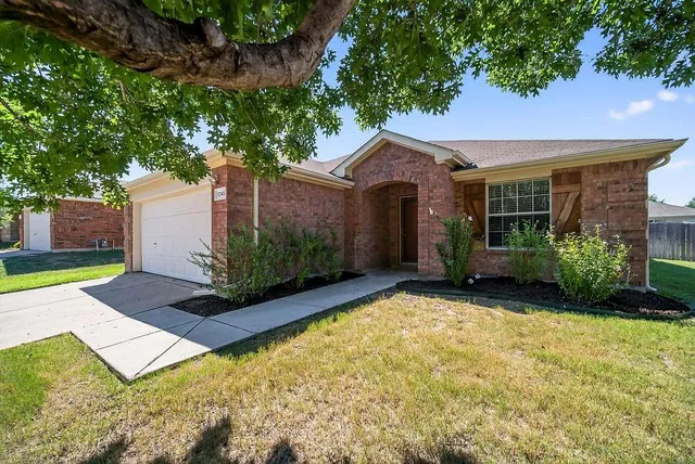 $294,900 | 1245 Mountain Peak Drive, Fort Worth, TX 76052