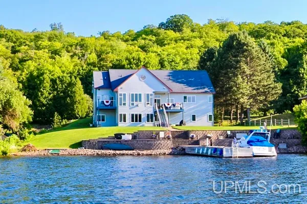 $1,099,900 | 19050 Houghton Canal Road, Houghton, MI 49931