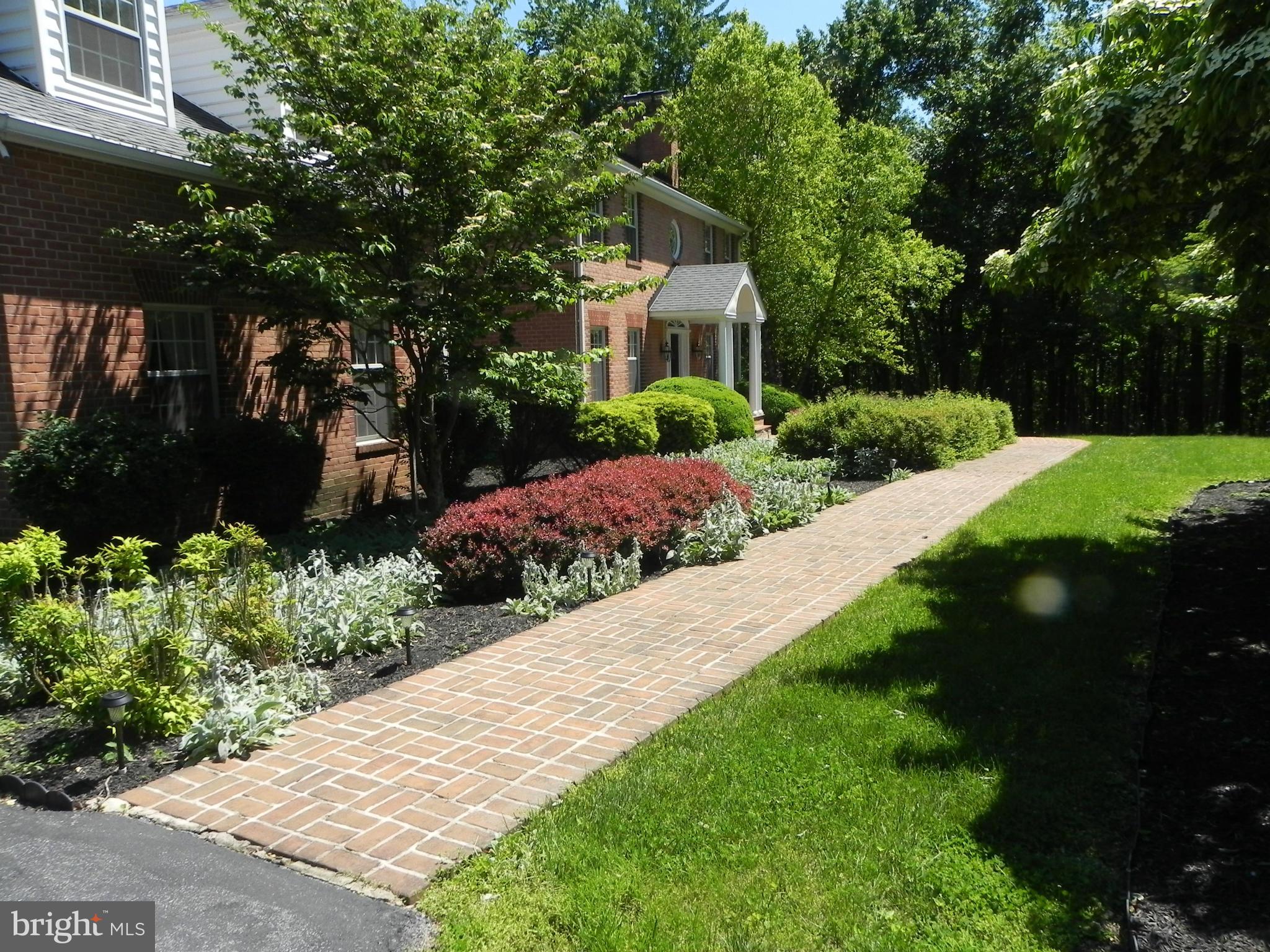 19830 Bucklodge Road Boyds, MD 20841 - Photo 4 of 30 Front walkway