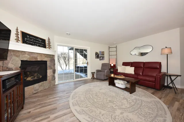 $289,900 | 326 Kettle Moraine Drive North, Unit 1, Slinger, WI 53086