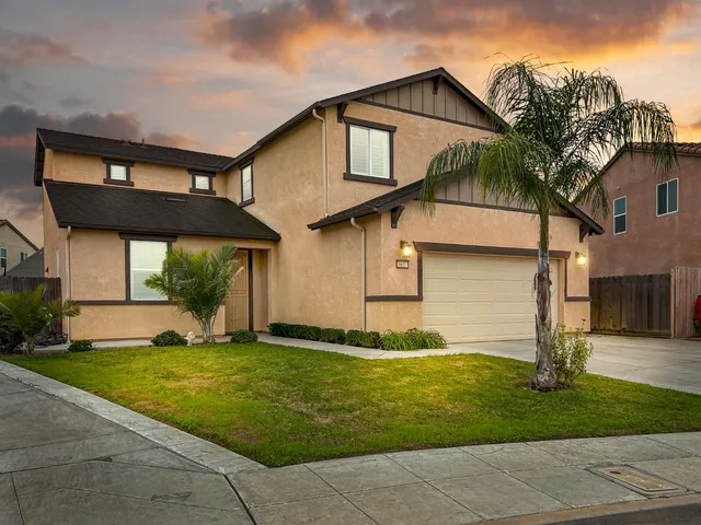 a front view of house with yard