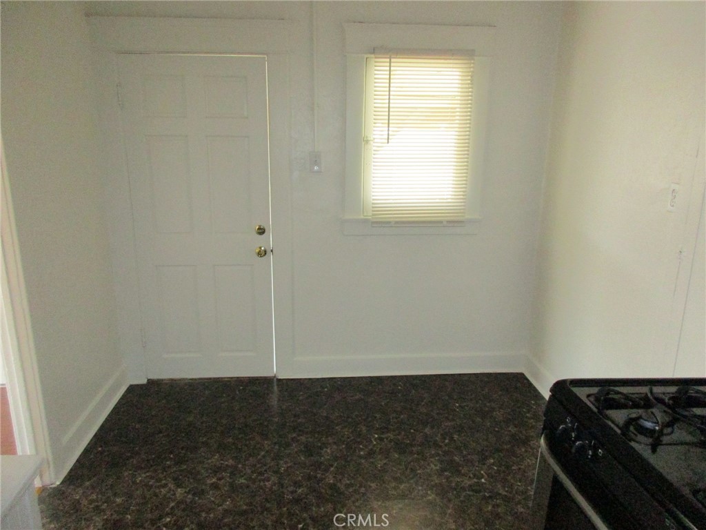 3076 Lemon Street Riverside, CA 92501 - Photo 27 of 28 3080 - KITCHEN
