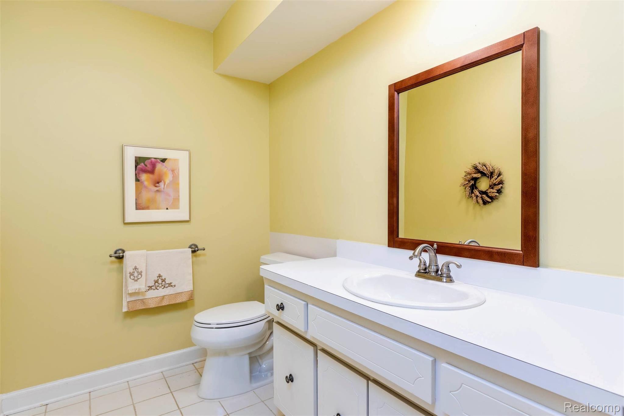 1750 Vernier Road, Unit 24 Grosse Pointe, MI 48236 - Photo 11 of 29 1750 Vernier Rd-12.jpg