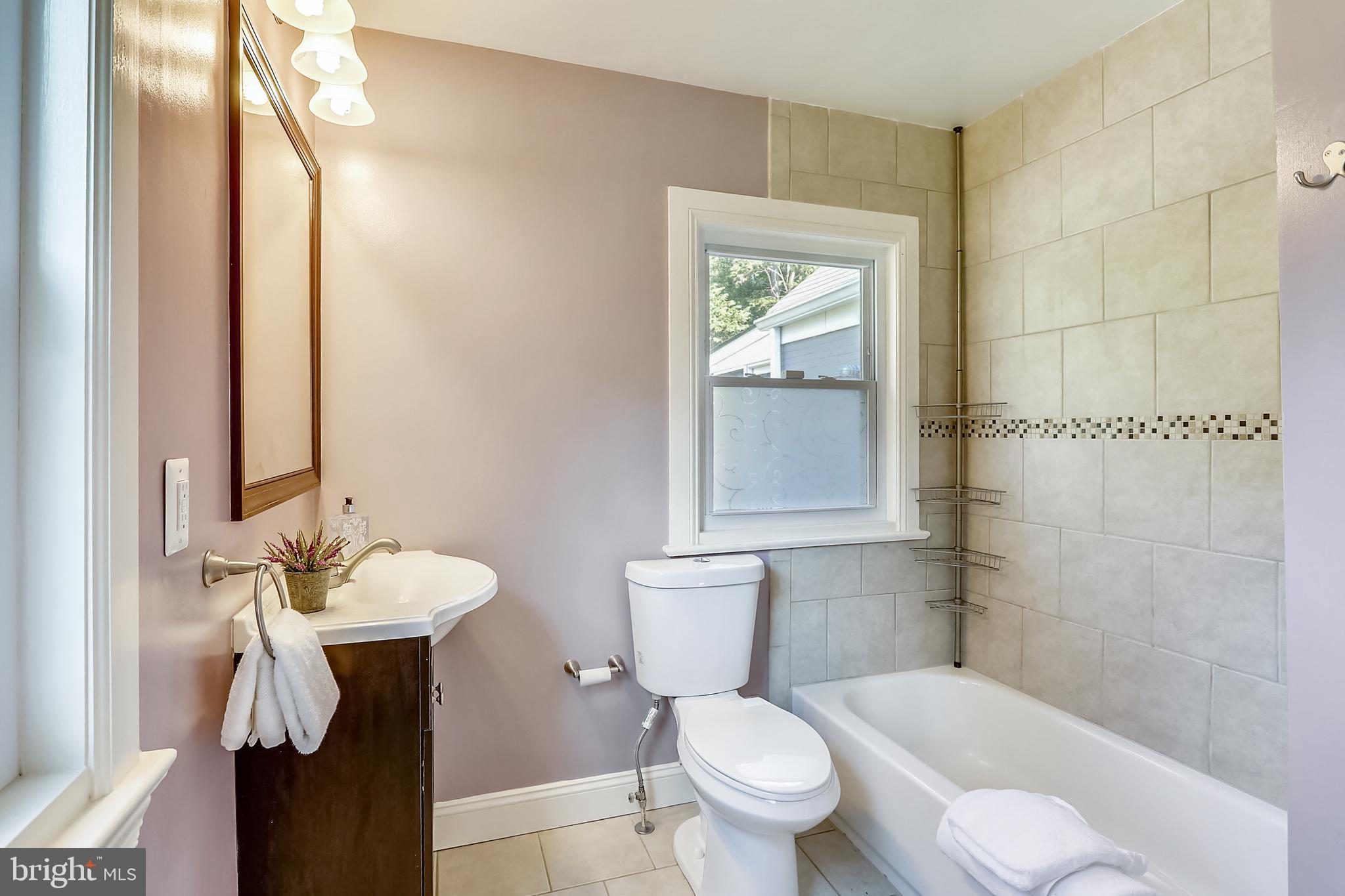 513 Harding Drive Silver Spring, MD 20901 - Photo 18 of 36 Main Floor Bathroom #2 off Bedroom
