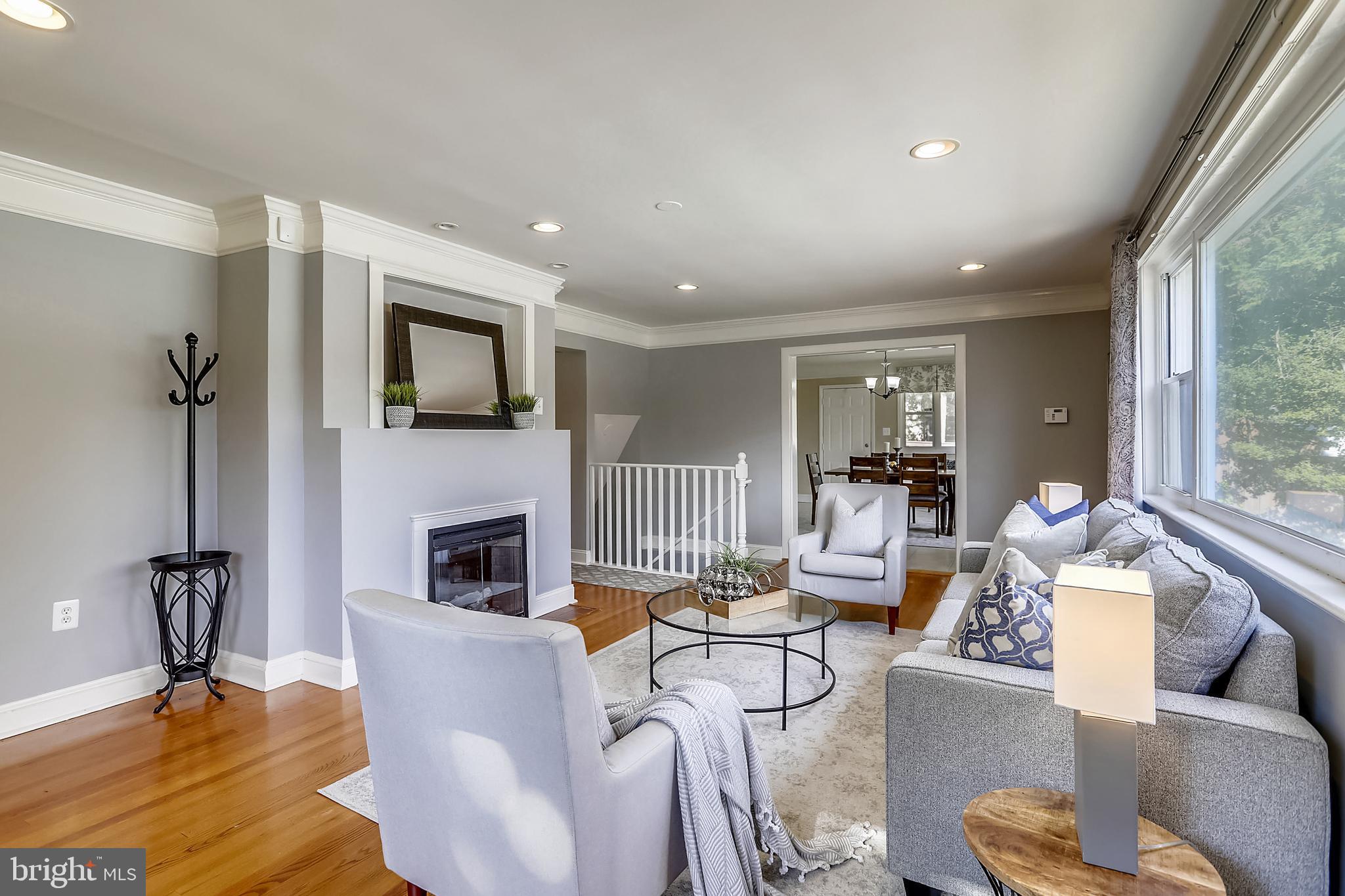 513 Harding Drive Silver Spring, MD 20901 - Photo 3 of 36 Stunning Living Room
