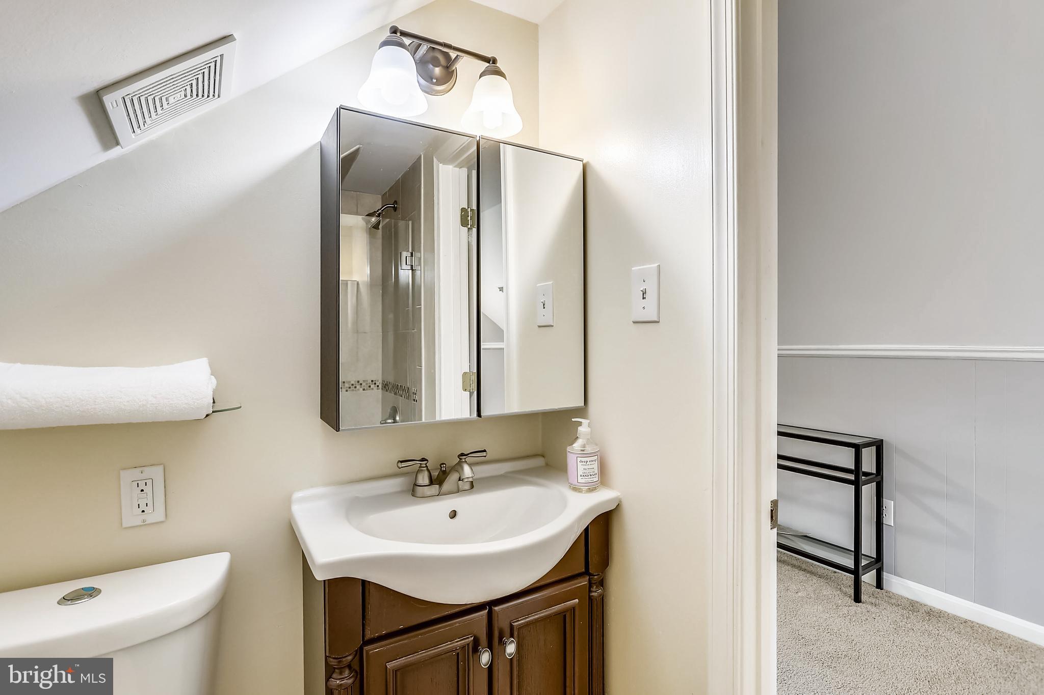 513 Harding Drive Silver Spring, MD 20901 - Photo 23 of 36 Attached Full Bathroom Upstairs