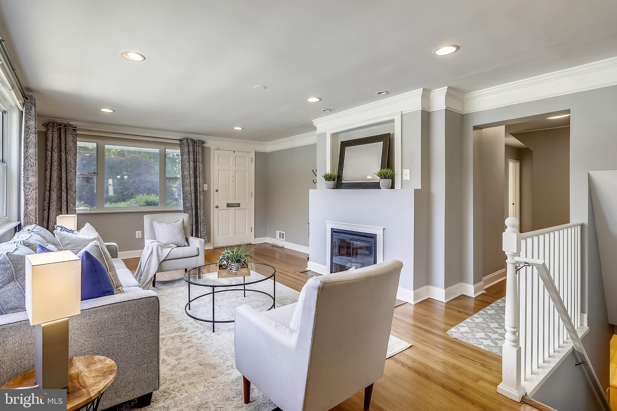 513 Harding Drive Silver Spring, MD 20901 - Photo 6 of 36 Great Entertaining Space!
