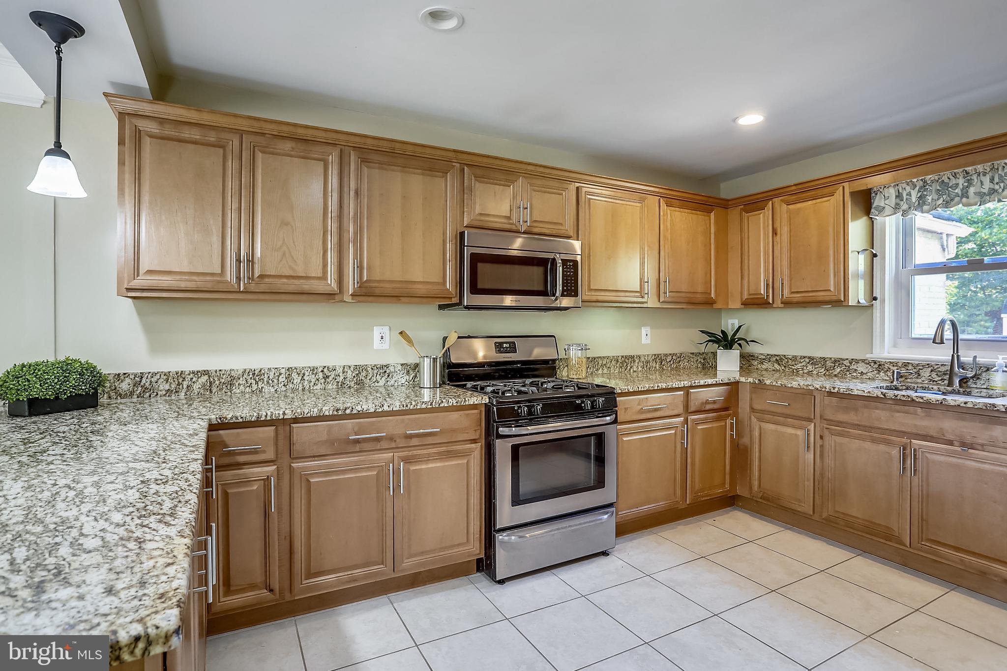513 Harding Drive Silver Spring, MD 20901 - Photo 10 of 36 Tons of Cabinet Space/Storage