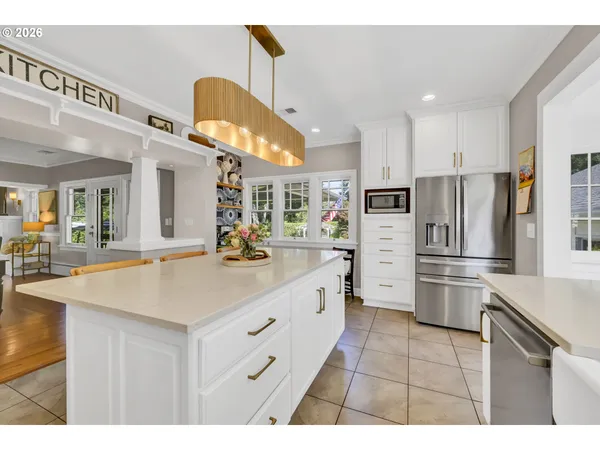 $1,099,000 | 850 East Beacon Drive, Eugene, OR 97404