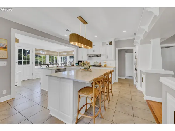 $1,099,000 | 850 East Beacon Drive, Eugene, OR 97404