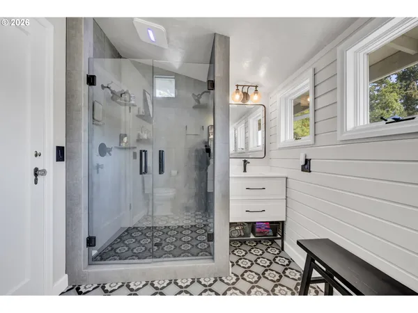 $1,099,000 | 850 East Beacon Drive, Eugene, OR 97404