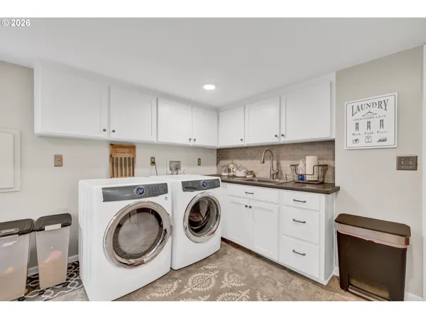 $1,099,000 | 850 East Beacon Drive, Eugene, OR 97404