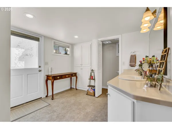 $1,099,000 | 850 East Beacon Drive, Eugene, OR 97404