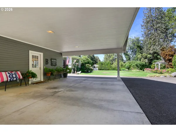$1,099,000 | 850 East Beacon Drive, Eugene, OR 97404