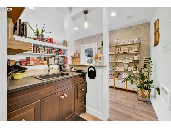 $1,099,000 | 850 East Beacon Drive, Eugene, OR 97404